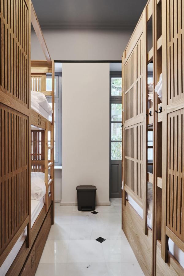 When In Athens Hostel Atenas Exterior foto