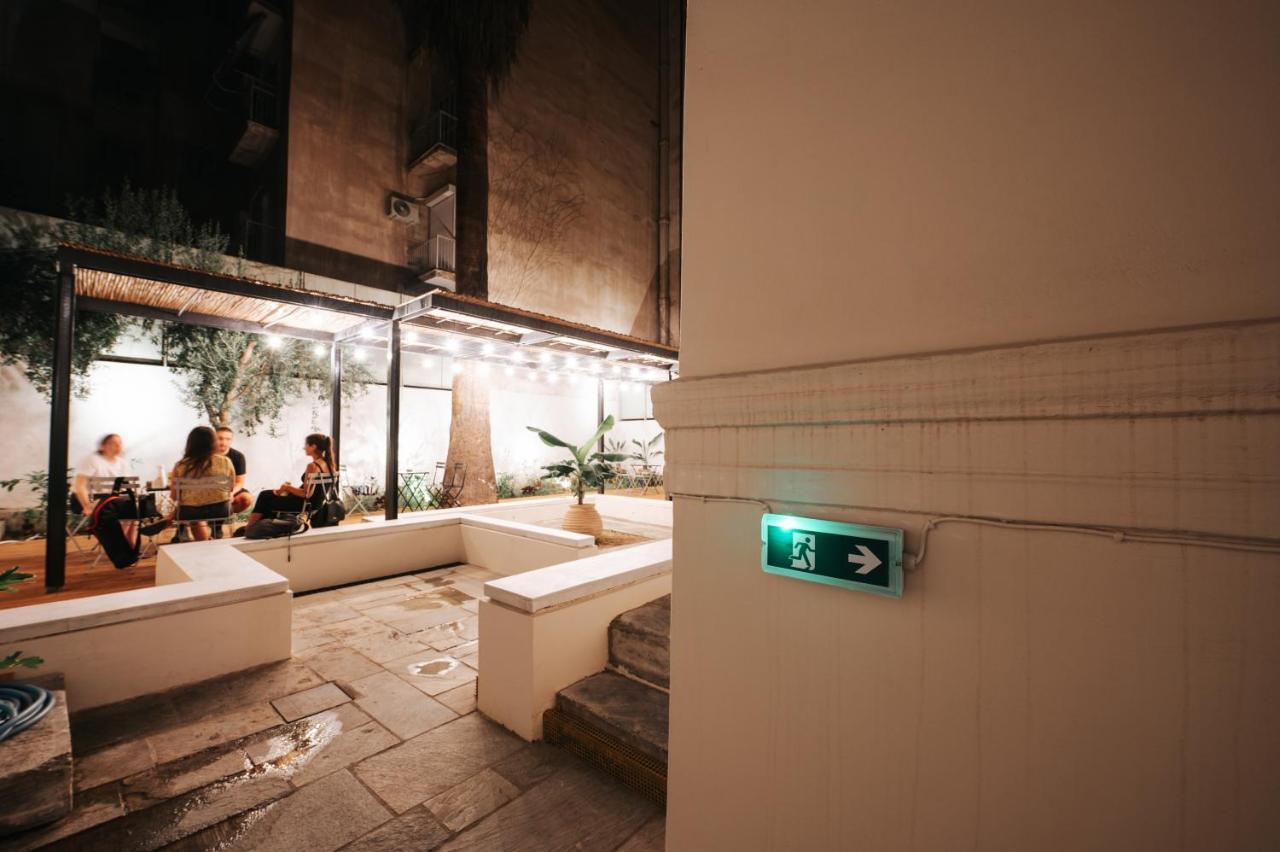 When In Athens Hostel Atenas Exterior foto